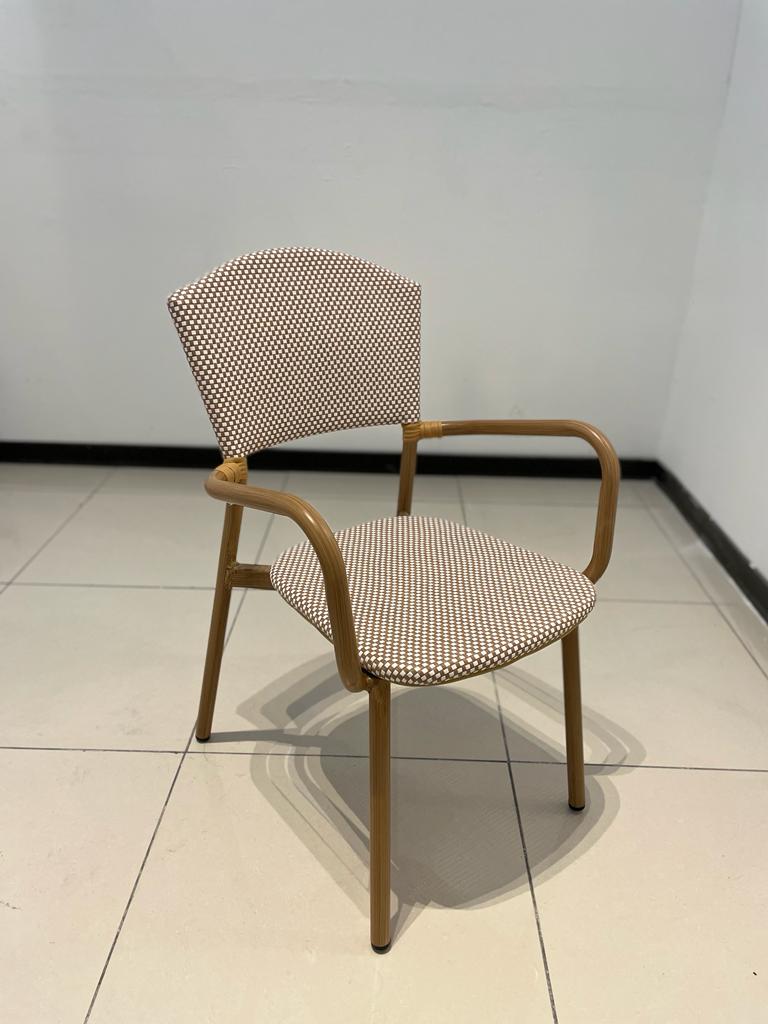 SILLA DEVINE CON BRAZOS BEIGE EAS1160-E51